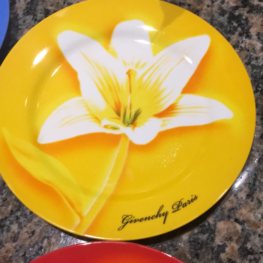 GIVENCHY PARIS Flower Plates Set - Picture 3 of 5